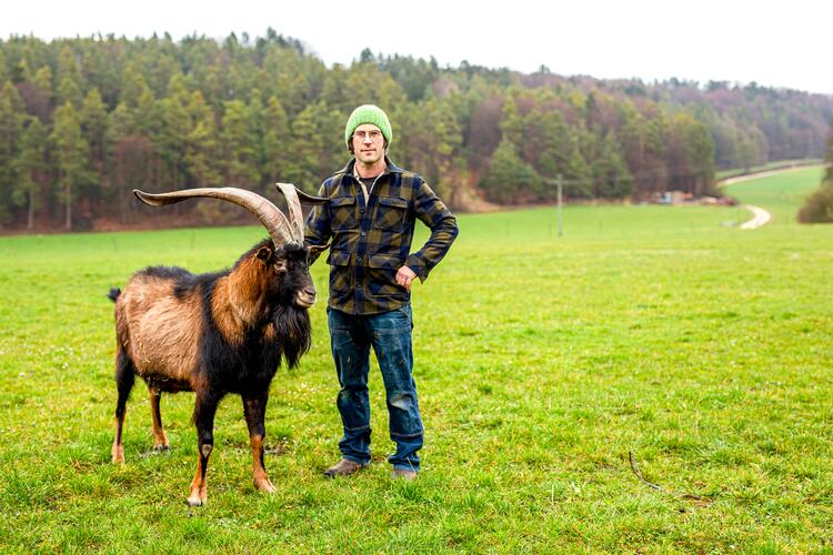 Sebastian Meier mit Ziegenbock