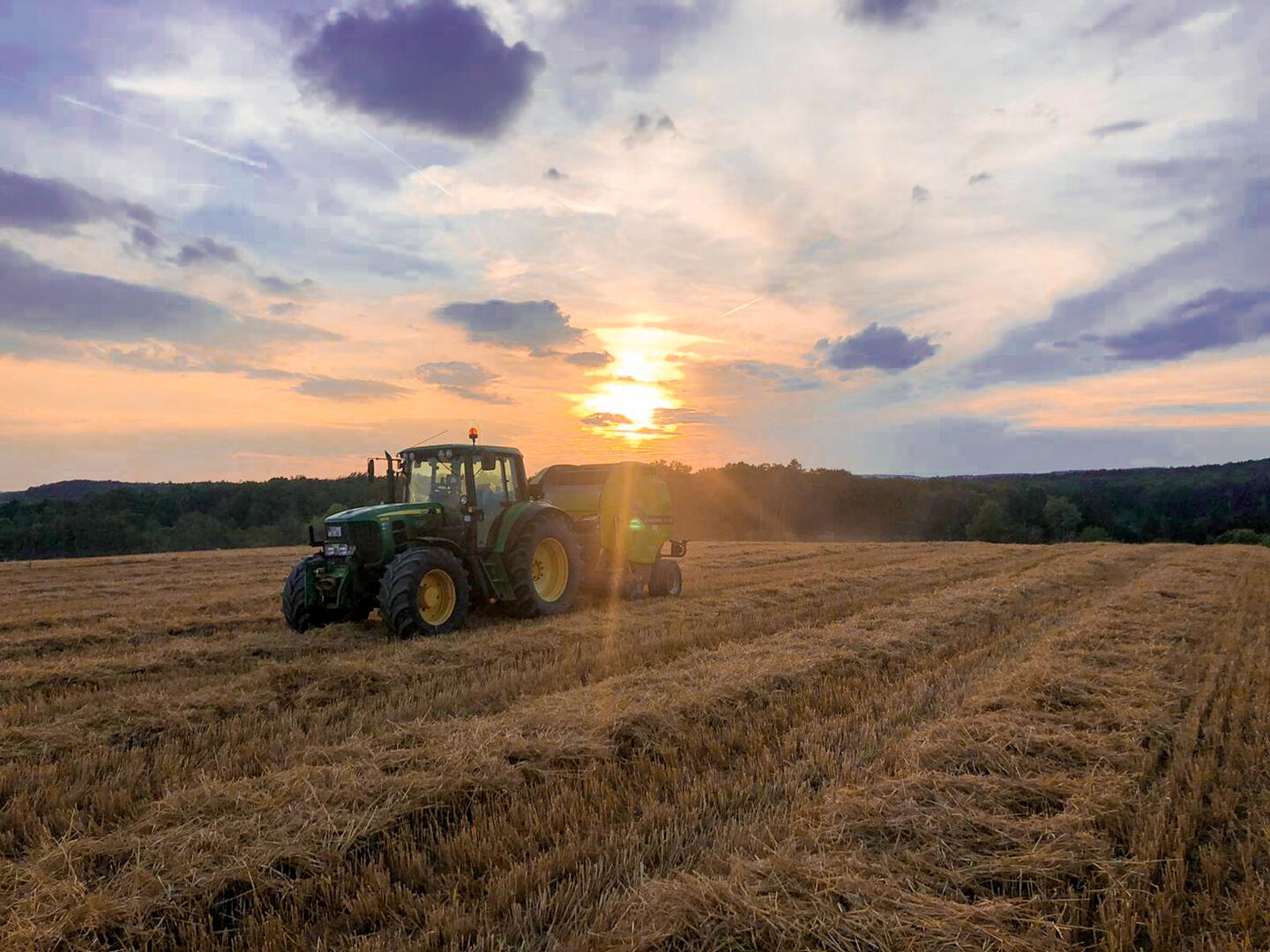 Traktor auf dem Feld