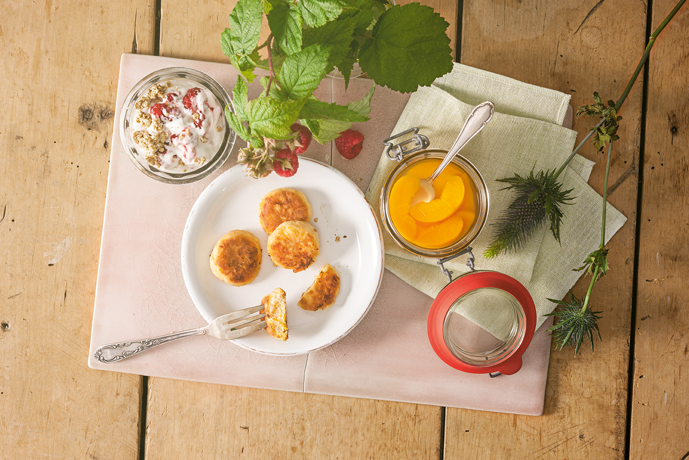 Goldene Quarkplätzchen mit Frucht-Sahne-Creme