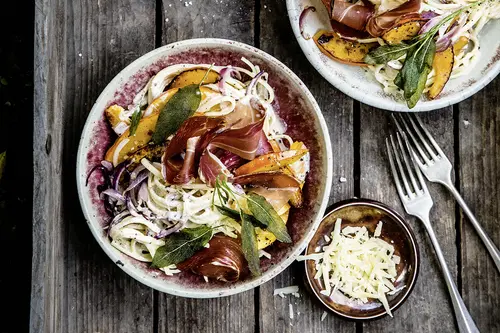 Pasta mit Kürbis, Schinken und Salbei